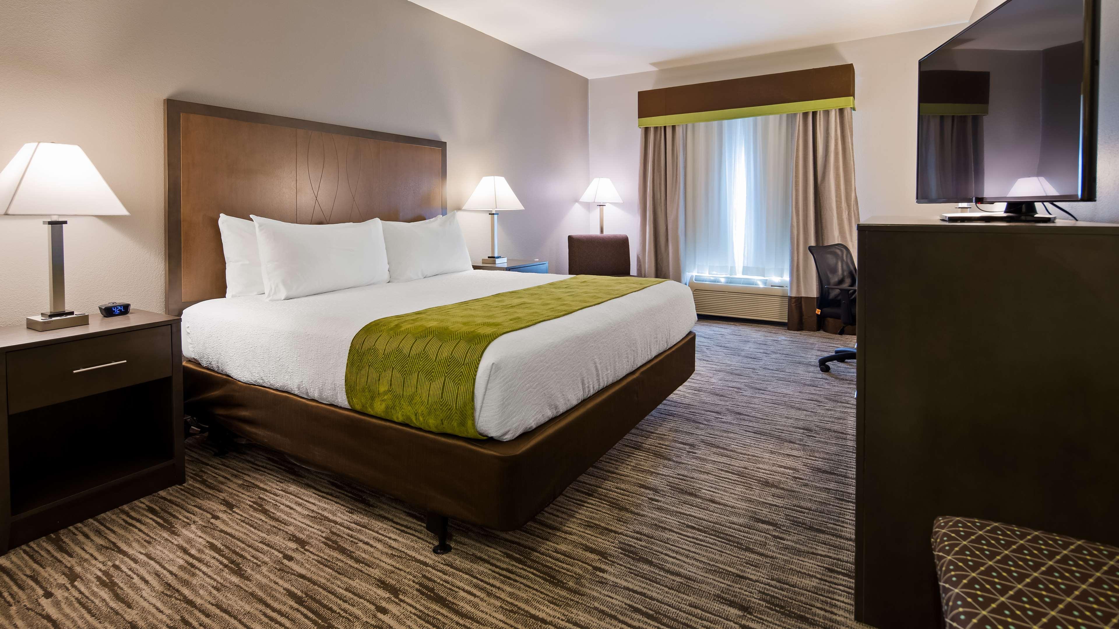 Best Western Plus Liberal Hotel & Suites Екстериор снимка