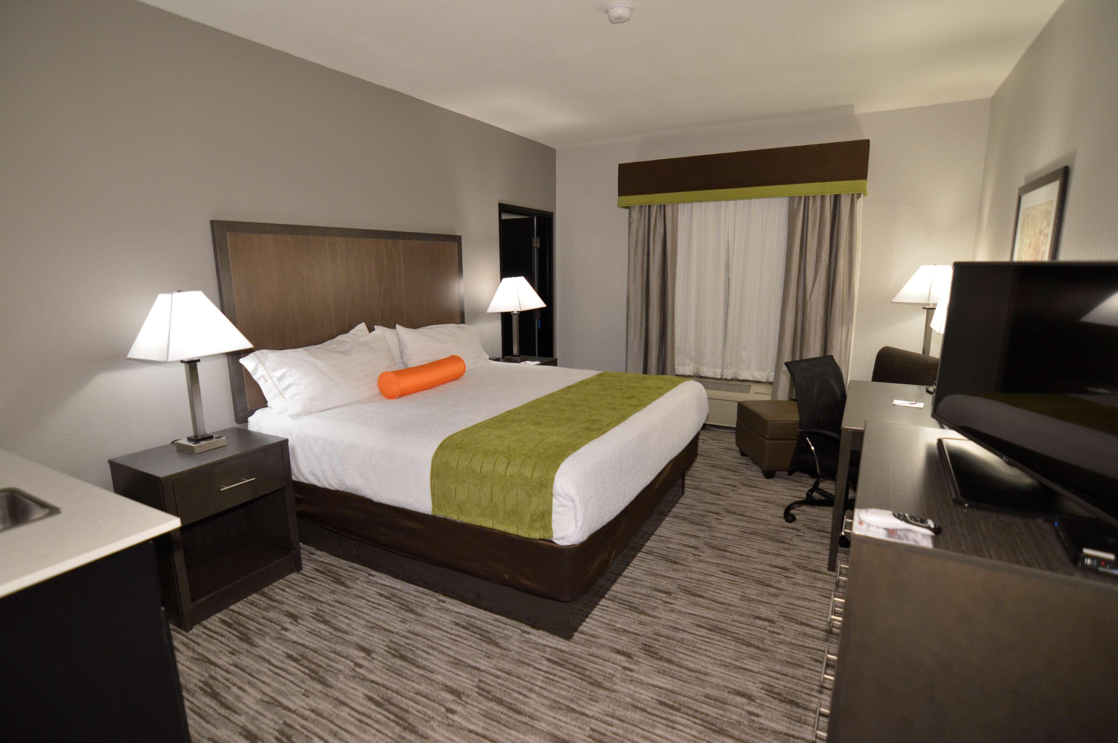 Best Western Plus Liberal Hotel & Suites Екстериор снимка