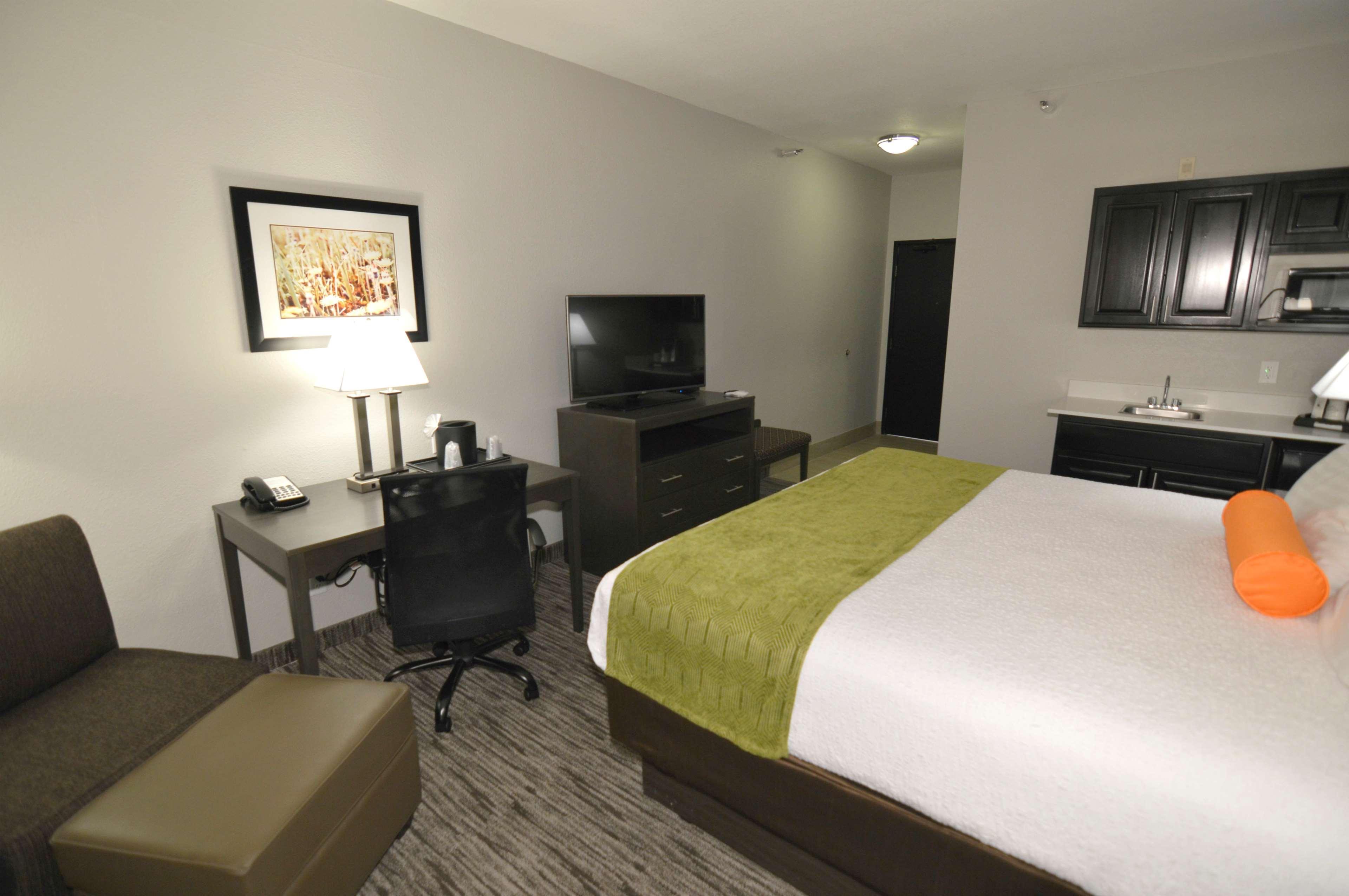 Best Western Plus Liberal Hotel & Suites Екстериор снимка