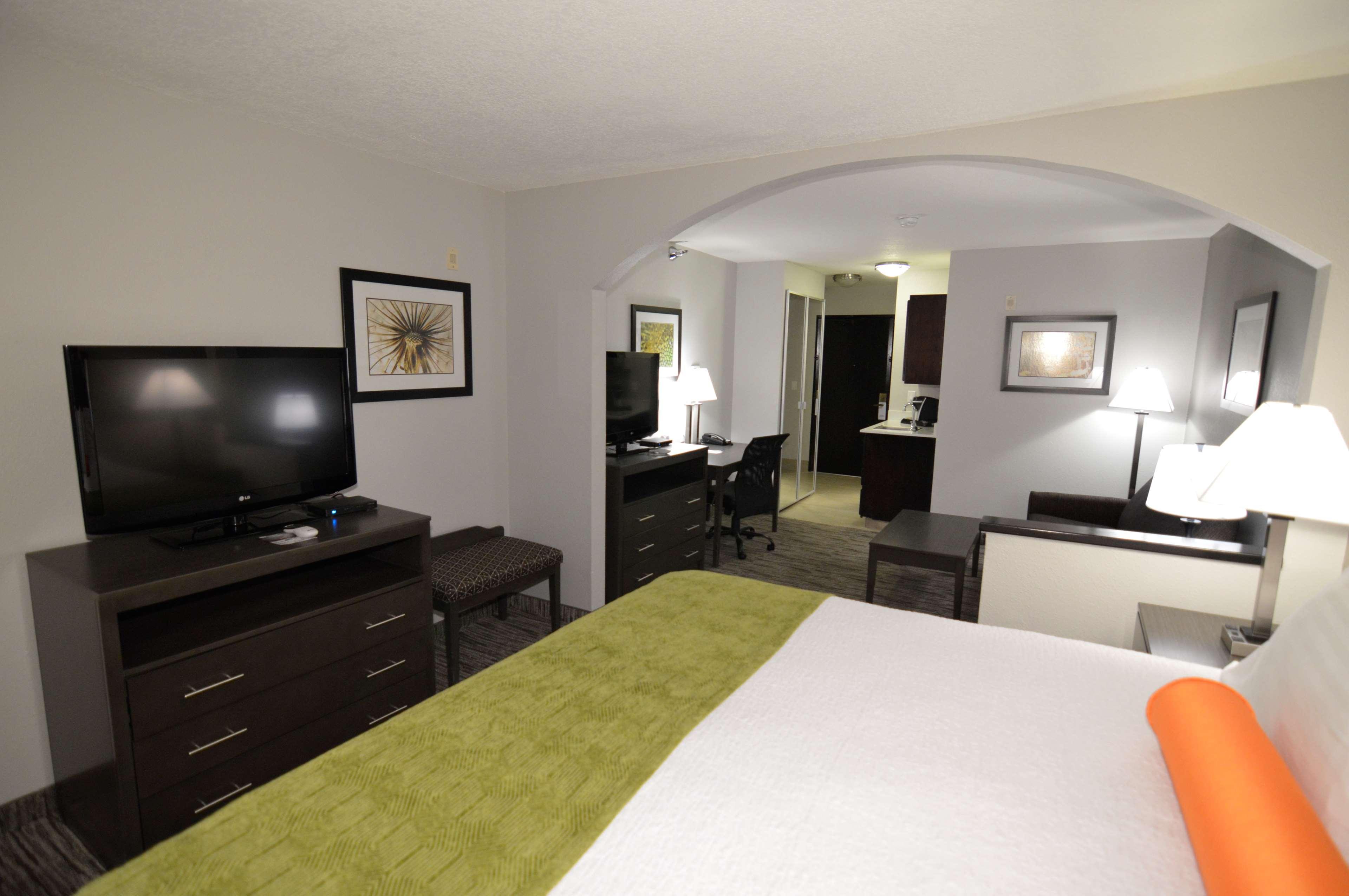Best Western Plus Liberal Hotel & Suites Екстериор снимка