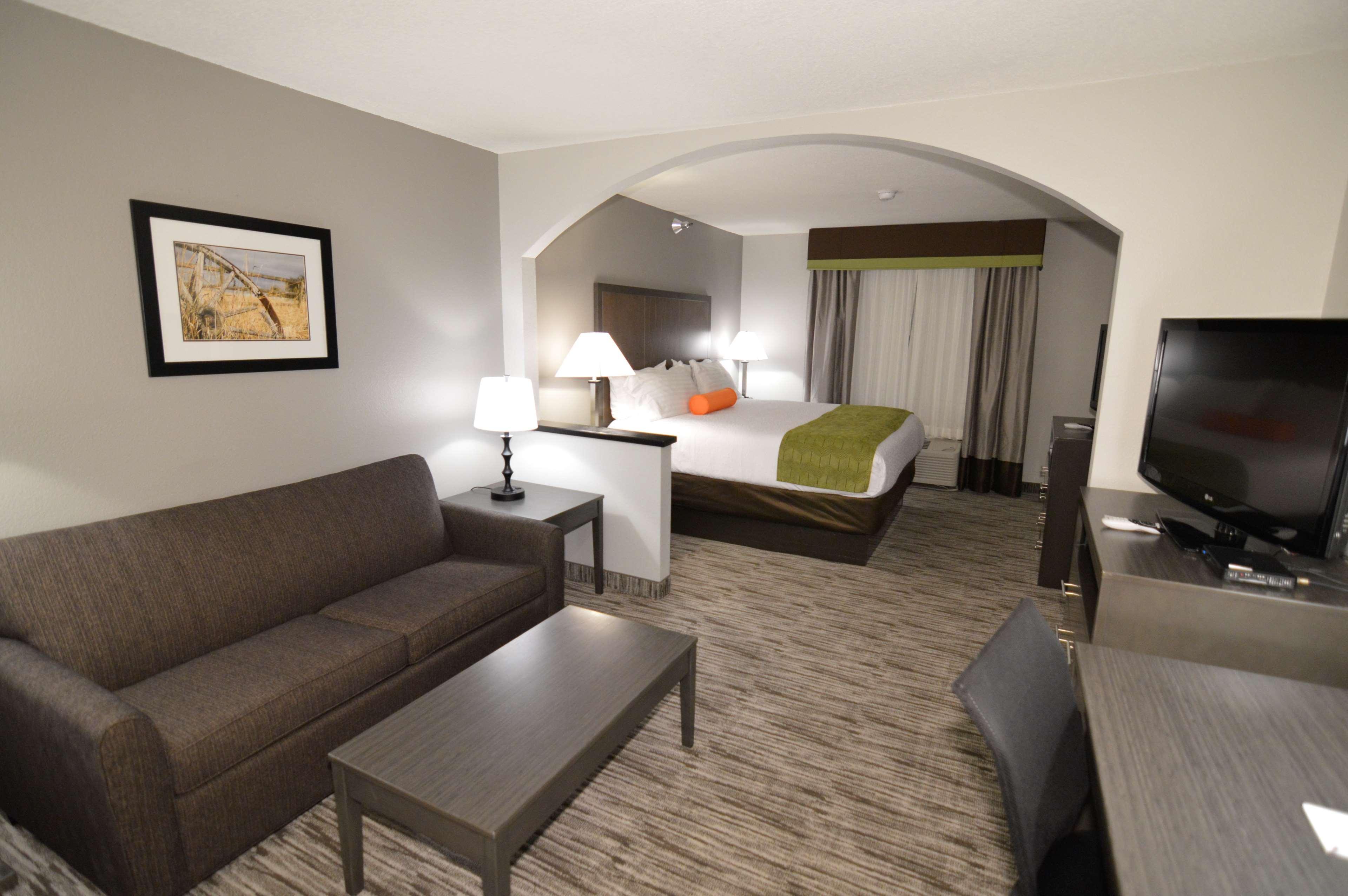 Best Western Plus Liberal Hotel & Suites Екстериор снимка
