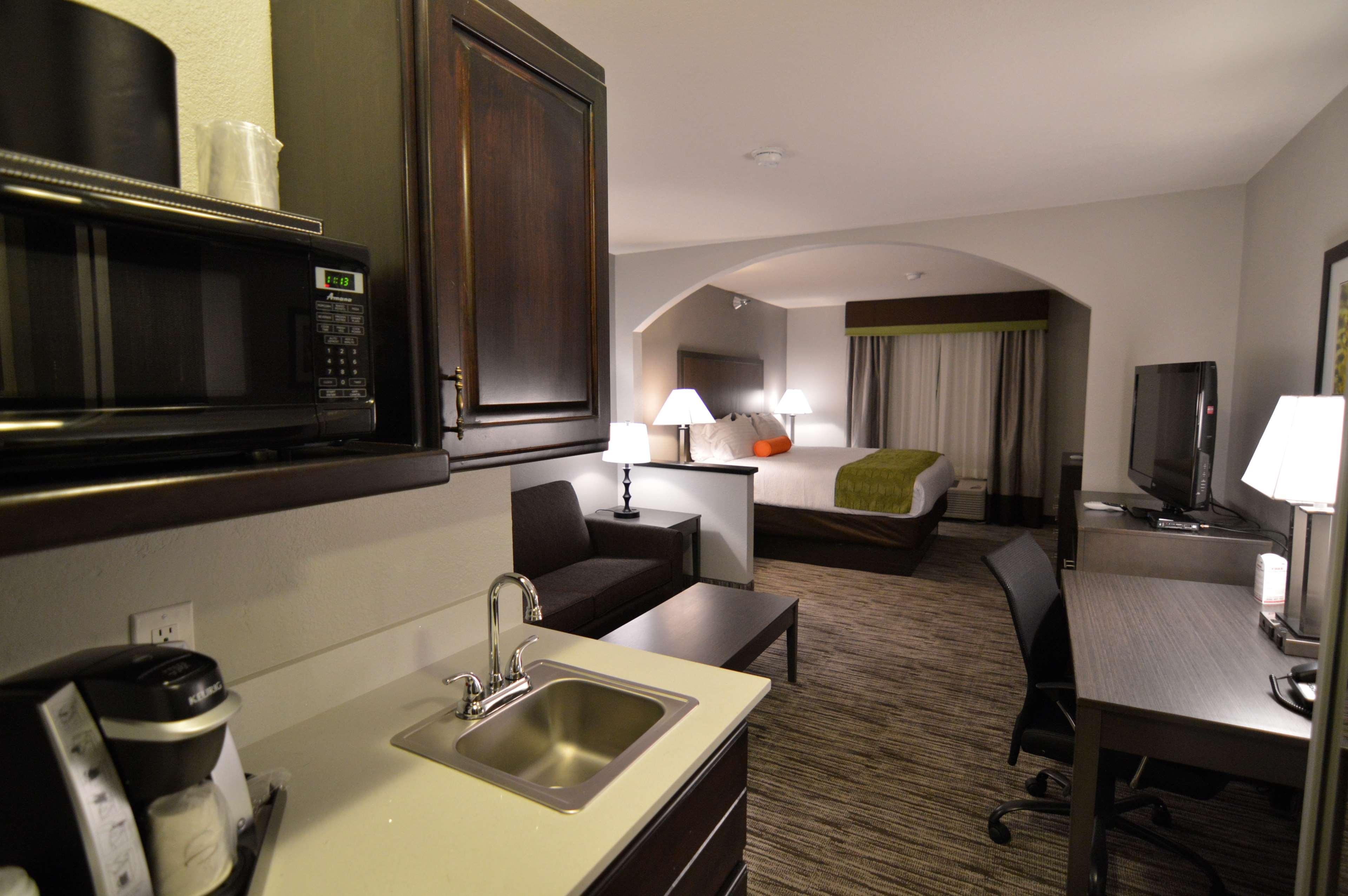 Best Western Plus Liberal Hotel & Suites Екстериор снимка