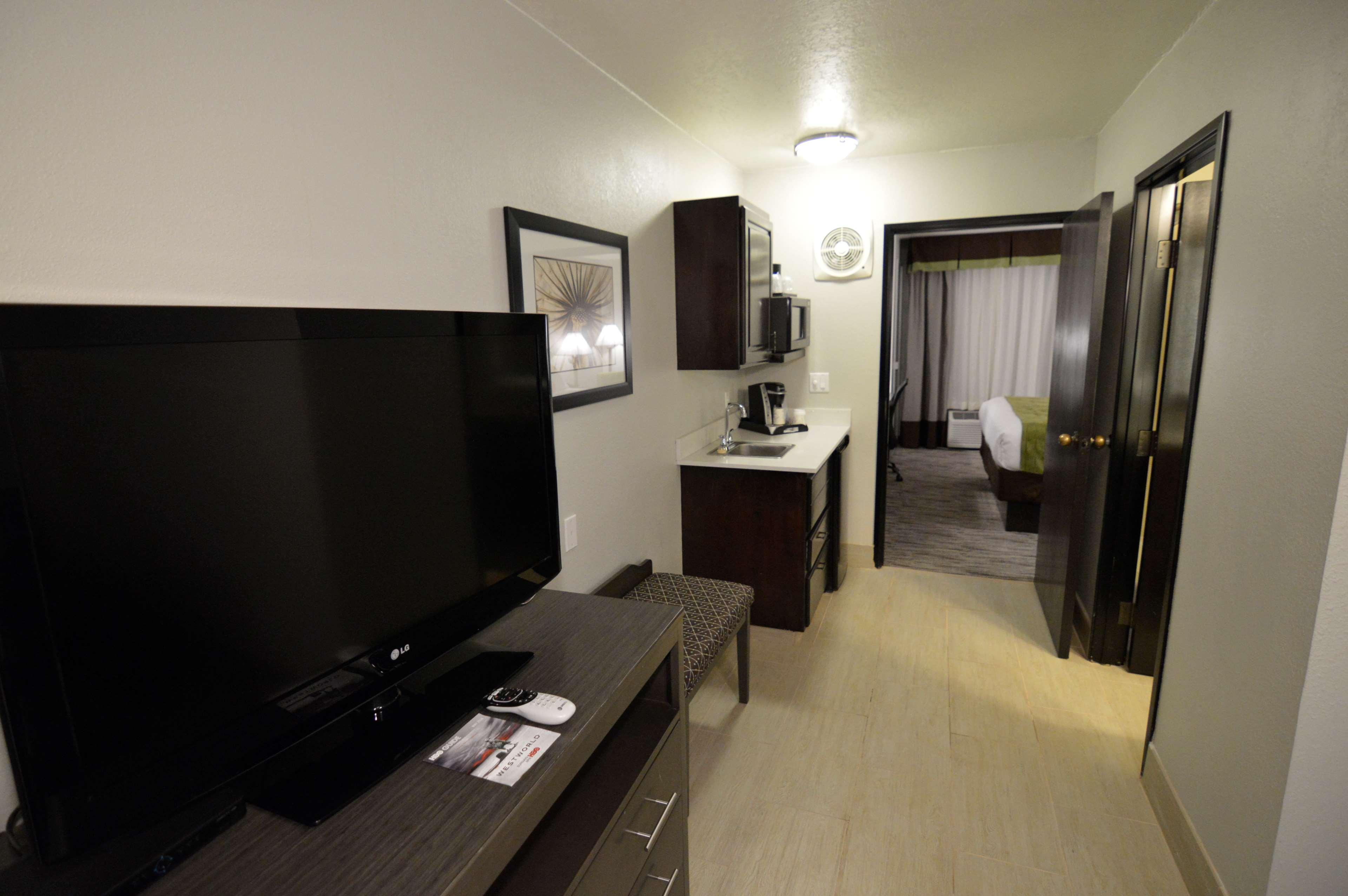 Best Western Plus Liberal Hotel & Suites Екстериор снимка