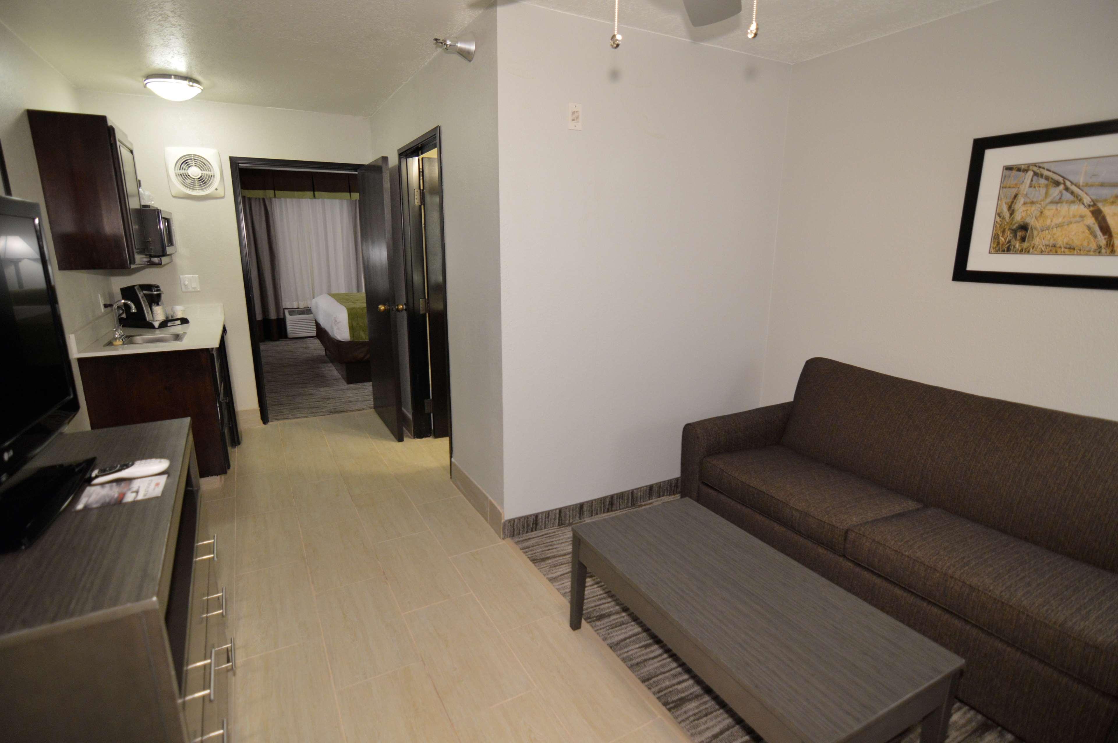 Best Western Plus Liberal Hotel & Suites Екстериор снимка