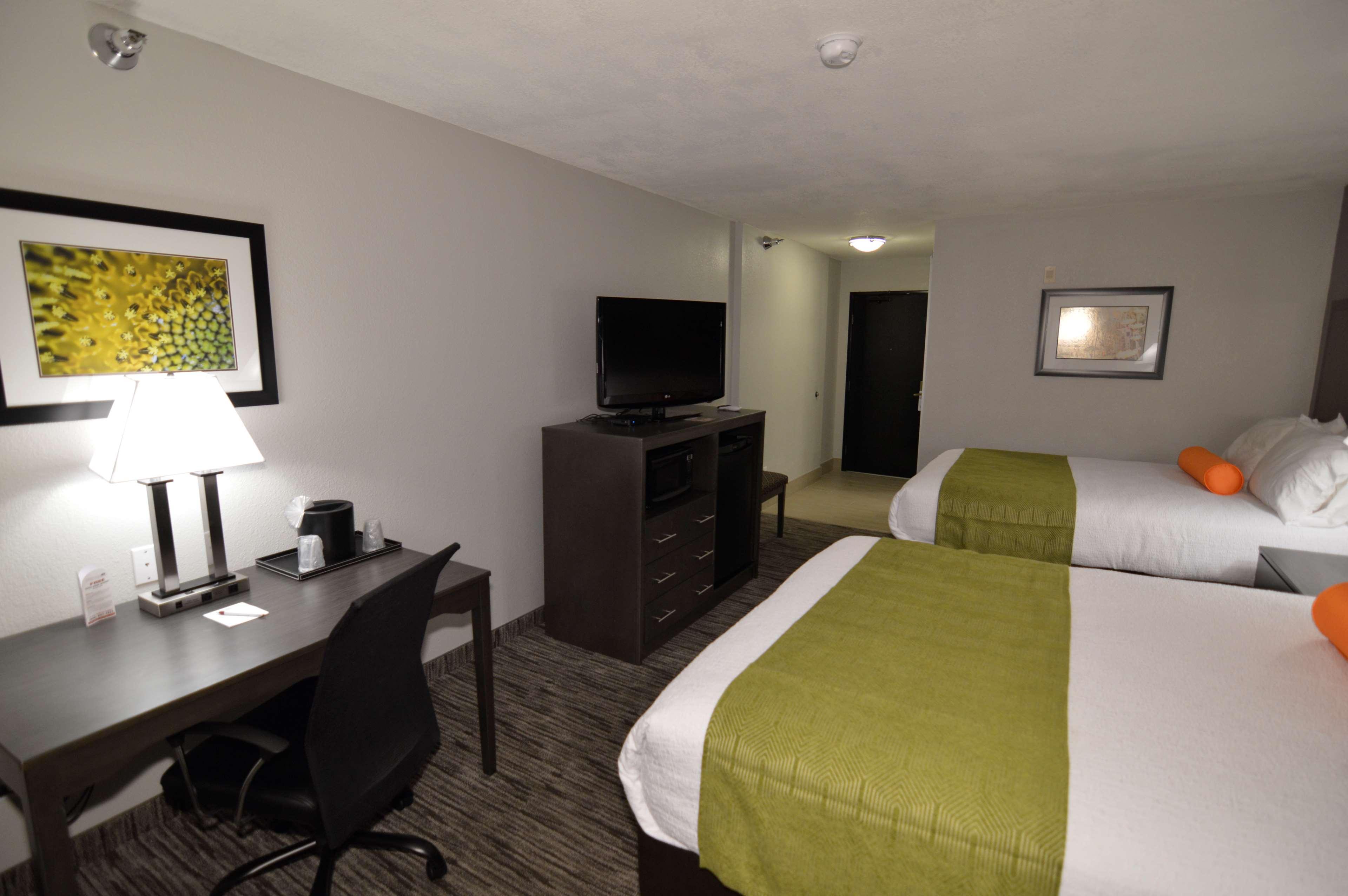Best Western Plus Liberal Hotel & Suites Екстериор снимка