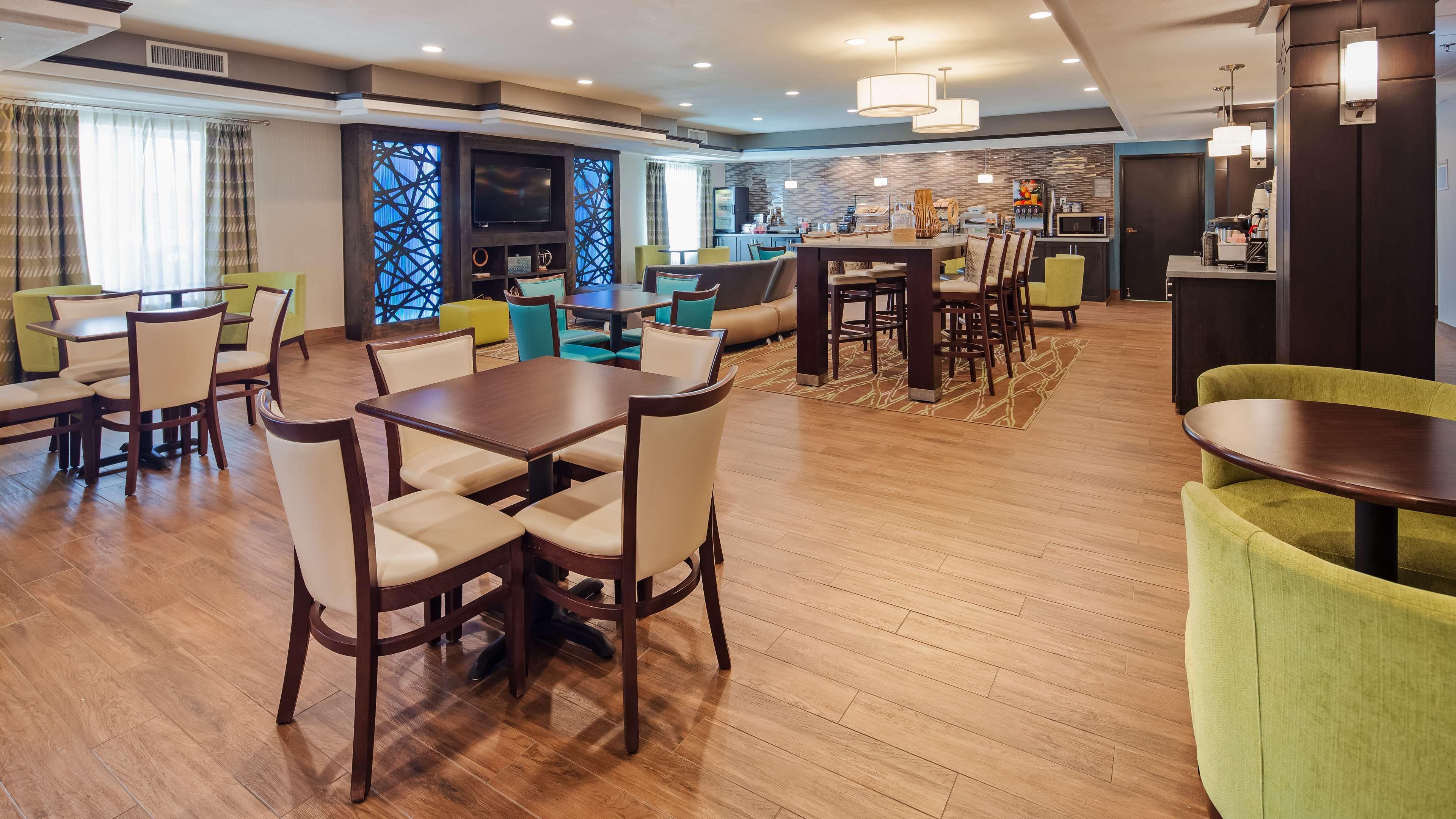 Best Western Plus Liberal Hotel & Suites Екстериор снимка