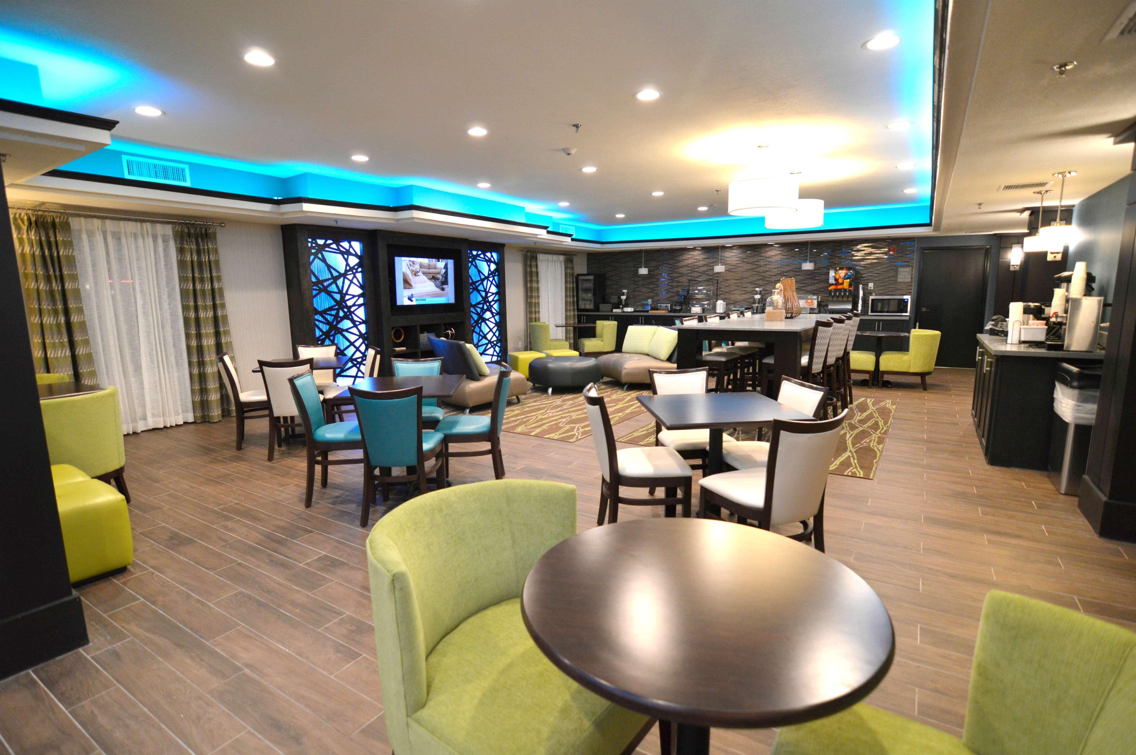 Best Western Plus Liberal Hotel & Suites Екстериор снимка