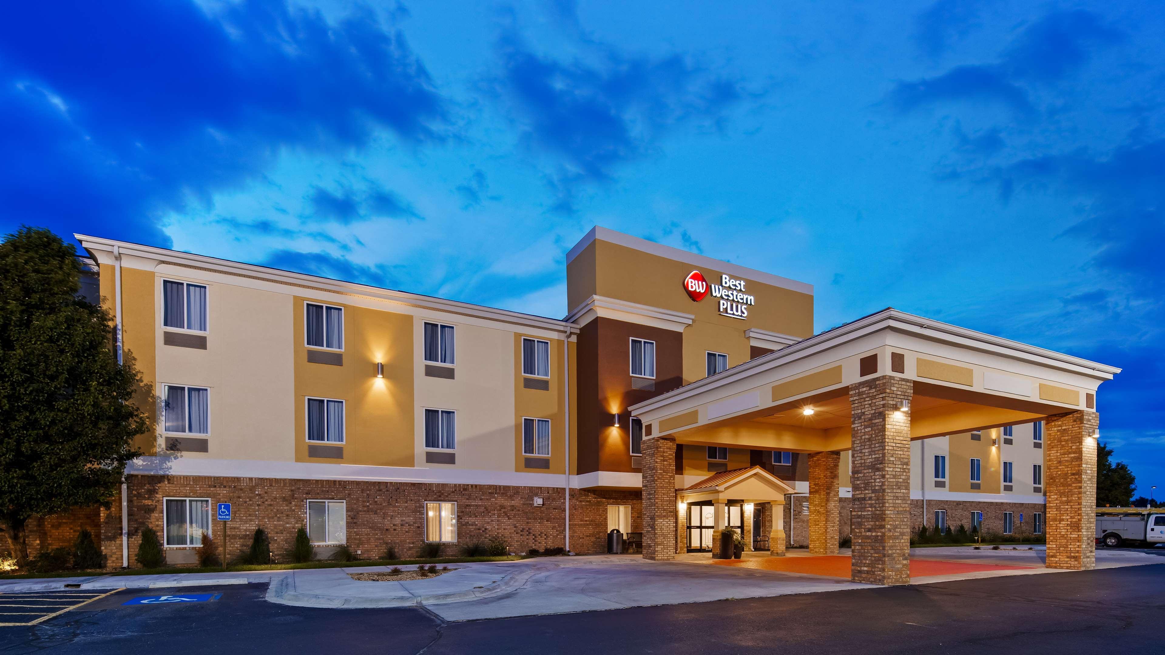 Best Western Plus Liberal Hotel & Suites Екстериор снимка